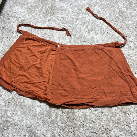 Abercombie & Fitch Rust Orange Women's Skirt With buttons and bow on the side 2 - Picture 4 of 7